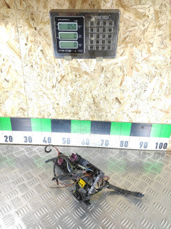 Блок предохранителей моторный Audi 80/90 1986-1991