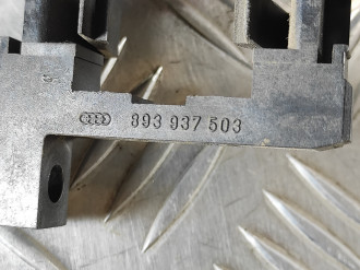 Блок предохранителей моторный Audi 80/90 1986-1991