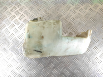 Бачок омывателя лобового стекла Audi 80/90 1986-1991