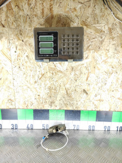 Замок двери задней левой Audi 80/90 1986-1991