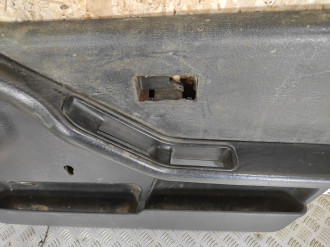 Обшивка двери передней правой Audi 80/90 1986-1991