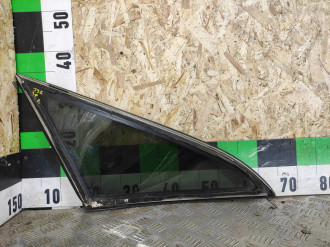 Стекло кузовное глухое заднее левое Audi 80/90 1986-1991