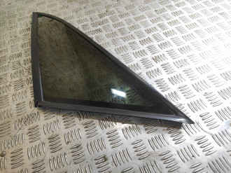 Стекло кузовное глухое заднее левое Audi 80/90 1986-1991