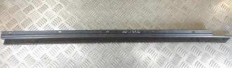 Молдинг стекла двери правой передней Audi 80/90 1986-1991