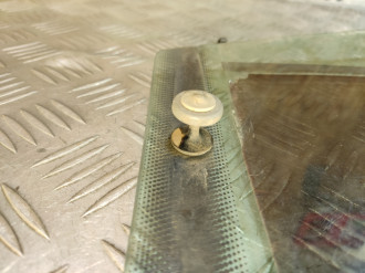 Стекло двери задней правой Audi 80/90 B3 1986-19