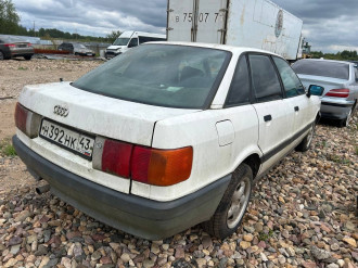 В разборе Audi 80/90 1986-1991