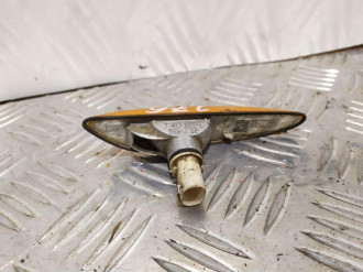 Повторитель в крыло правый Bmw X3 e83 2004-2010