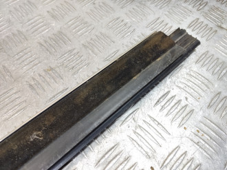 Уплотнитель стекла двери пер. левый Bmw 7 f01 2008-2015