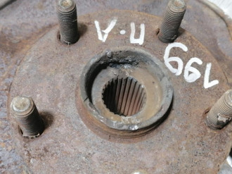 Кулак поворотный передний левый Geely Emgrand EC 7