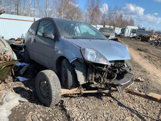В разборе Ford Fiesta 2001-2008