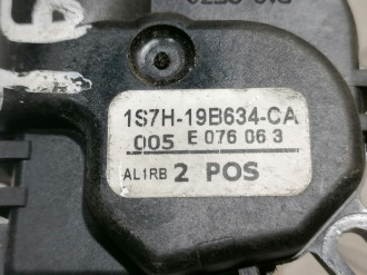 Моторчик заслонки отопителя Ford Focus 2005-2008