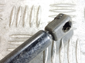 Амортизатор двери багажника Ford Focus 2 2005-2008