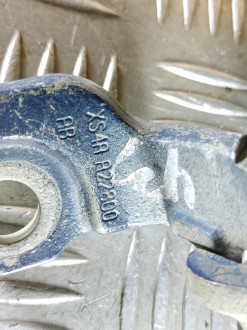 Петля двери передней правой верхняя Ford Focus 1998-2005