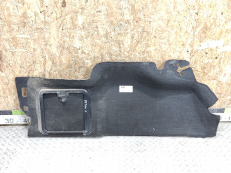 Обшивка багажника правая Ford Focus 2005-2008