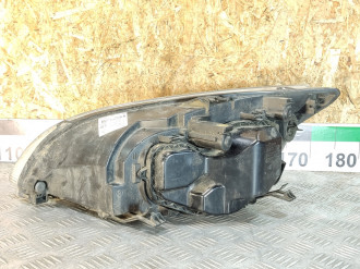 Фара правая Ford Focus 2005-2008
