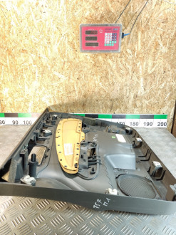 Обшивка двери передней левой Ford Focus 2005-2008