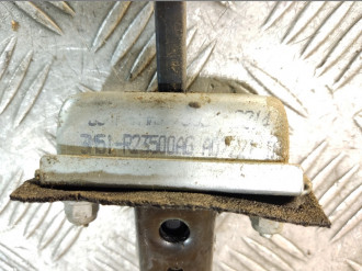 Ограничитель двери задний Ford Focus 2005-2008