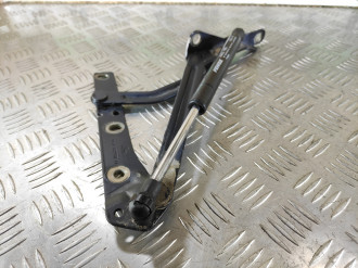 Петля крышки багажника правая Ford Focus 1998-2005