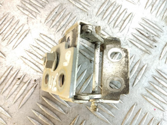 Петля багажника правая Ford Fiesta 2001-2008