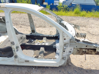 Порог со стойкой правой Ford Fiesta 2001-2008