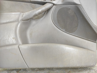 Обшивка двери передней левой Ford Focus 1998-2005