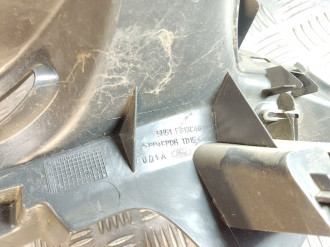 Обшивка багажника правая Ford Focus 2005-2008