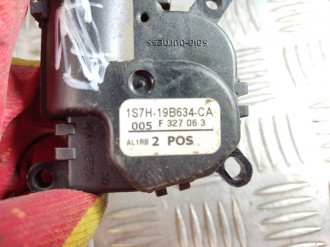 Моторчик заслонки отопителя Ford Focus 2005-2008