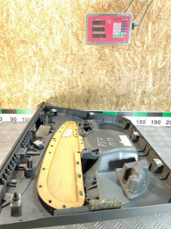 Обшивка двери передней правой Ford Focus 2005-2008