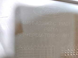 Обшивка двери передней правой Ford Focus 2005-2008