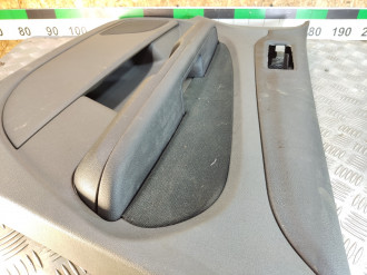 Обшивка двери передней правой Ford Focus 2005-2008