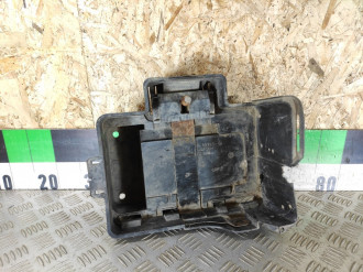 Крепление аккумулятора Ford Fusion 2002-2012