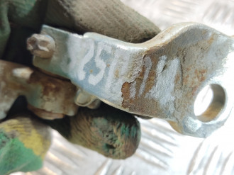 Петля двери передней правой нижняя Ford Focus 1 1998-2005