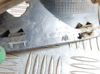 Крышка зеркала внутренняя правая Ford Focus 1998-2005