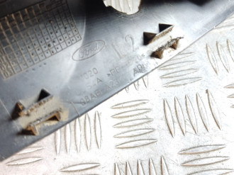 Крышка зеркала внутренняя левая Ford Focus 1998-2005