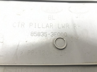 Обшивка стойки правая Kia Sorento 2003 2009