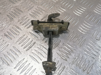 Ограничитель двери передний Kia Clarus 1996 2001