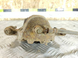 Суппорт передний левый Kia Carens 2002 2006