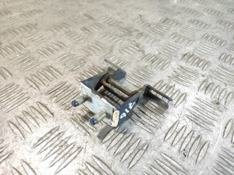 Петля багажника правая Kia Ceed 2007-2012