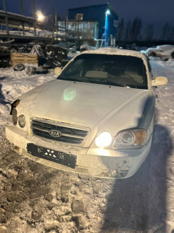 В разборе Kia Magentis  2000-2005
