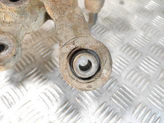 Кулак задний левый Kia Magentis  2000-2005