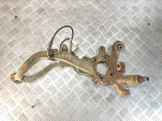 Кулак задний левый Kia Magentis  2000-2005