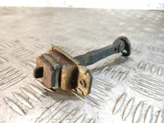 Ограничитель двери задний Kia Magentis  2000-2005