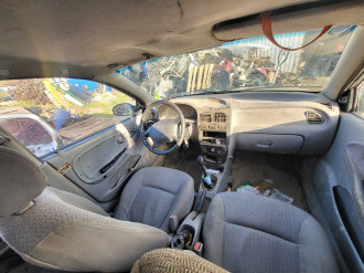В разборе Kia Rio 2000 2005