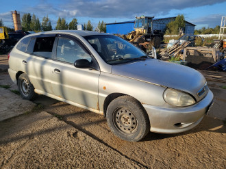 В разборе Kia Rio 2000 2005