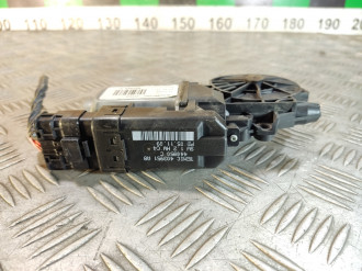 Моторчик стеклоподъемника правый передний Kia Ceed 2007-2012