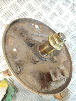 Кулак задний левый Kia Spectra 2001-2011