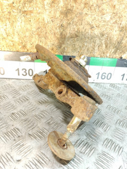 Кулак задний левый Kia Spectra 2001-2011