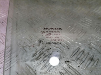Стекло двери передней правой Honda Civic 1995-2001