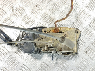 Замок двери задней правой Honda Legend 1991-1996