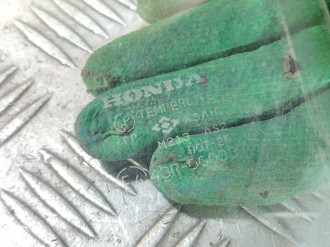Стекло двери передней правой Honda Cr-v  1996-2002